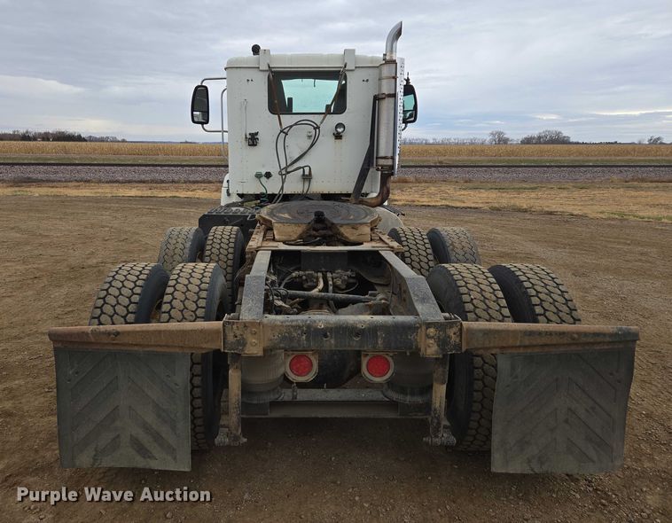 image for item EB1182 2001 International 9100i semi truck