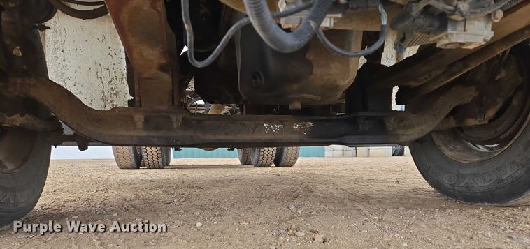 image for item EB1182 2001 International 9100i semi truck