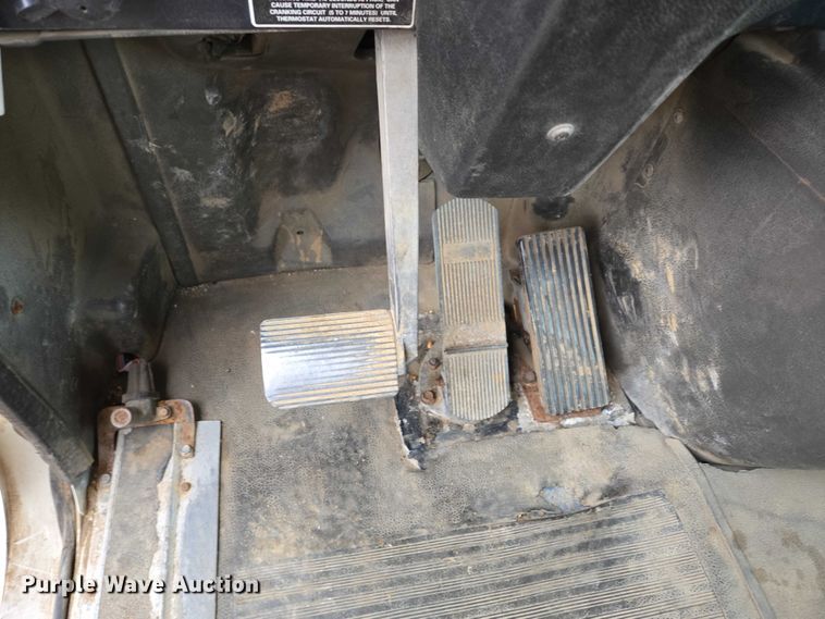 image for item EB1182 2001 International 9100i semi truck