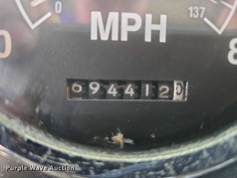 image for item EB1182 2001 International 9100i semi truck