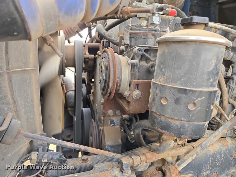 image for item EB1182 2001 International 9100i semi truck