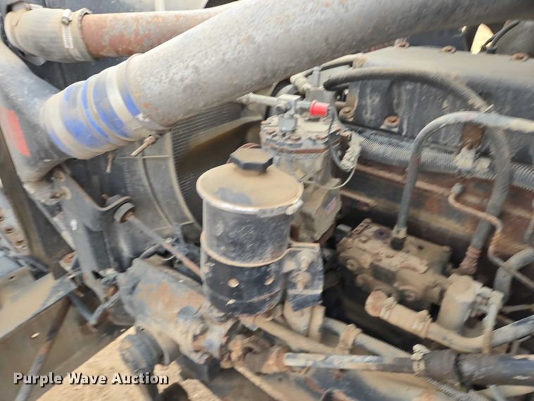 image for item EB1182 2001 International 9100i semi truck