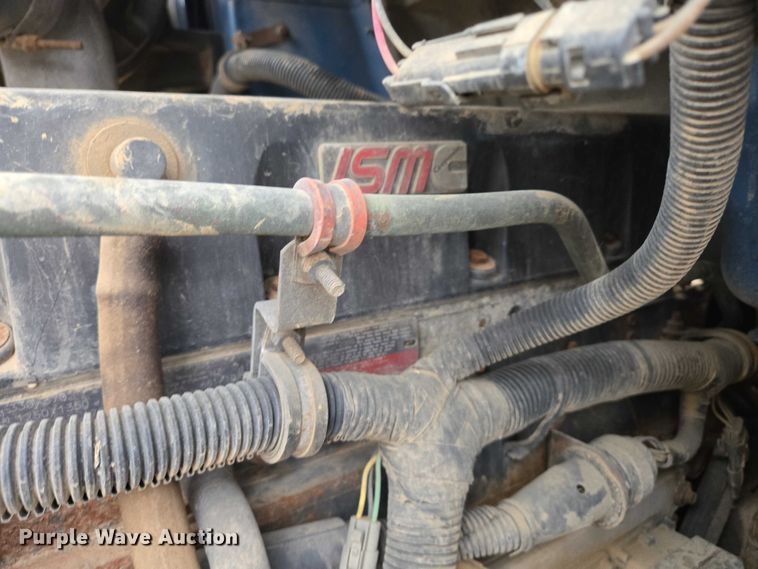 image for item EB1182 2001 International 9100i semi truck