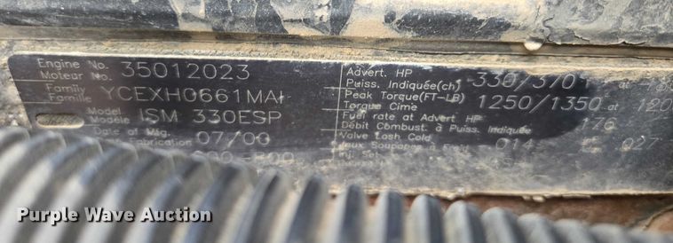 image for item EB1182 2001 International 9100i semi truck