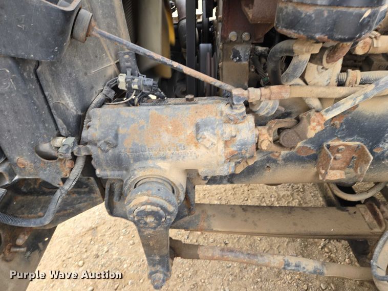 image for item EB1182 2001 International 9100i semi truck