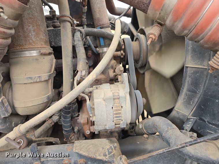 image for item EB1182 2001 International 9100i semi truck