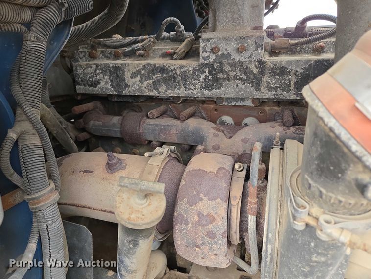 image for item EB1182 2001 International 9100i semi truck