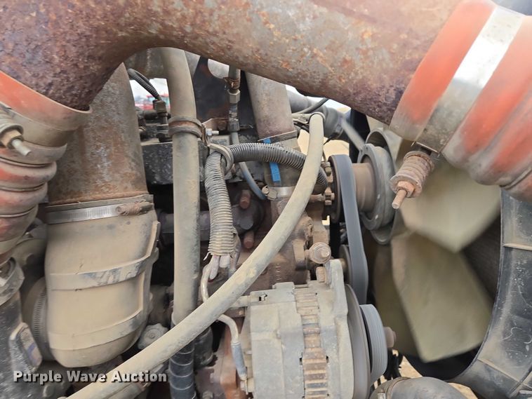 image for item EB1182 2001 International 9100i semi truck