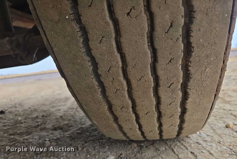 image for item EB1182 2001 International 9100i semi truck