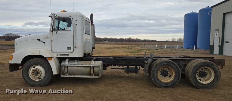 image for item EB1183 1996 Freightliner FLD112 truck cab and chassis