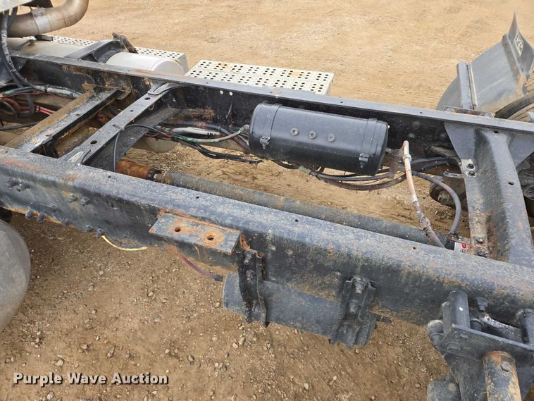 image for item EB1183 1996 Freightliner FLD112 truck cab and chassis