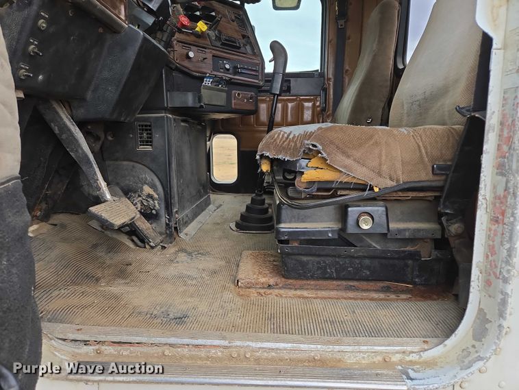 image for item EB1183 1996 Freightliner FLD112 truck cab and chassis