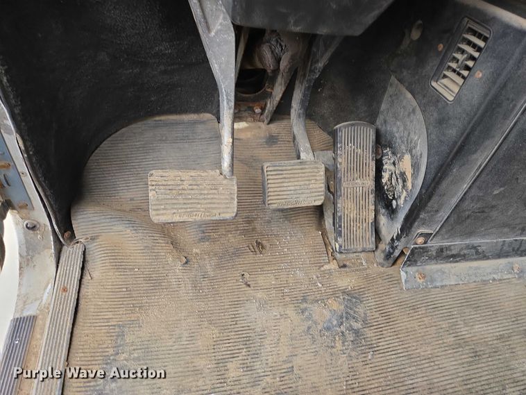 image for item EB1183 1996 Freightliner FLD112 truck cab and chassis