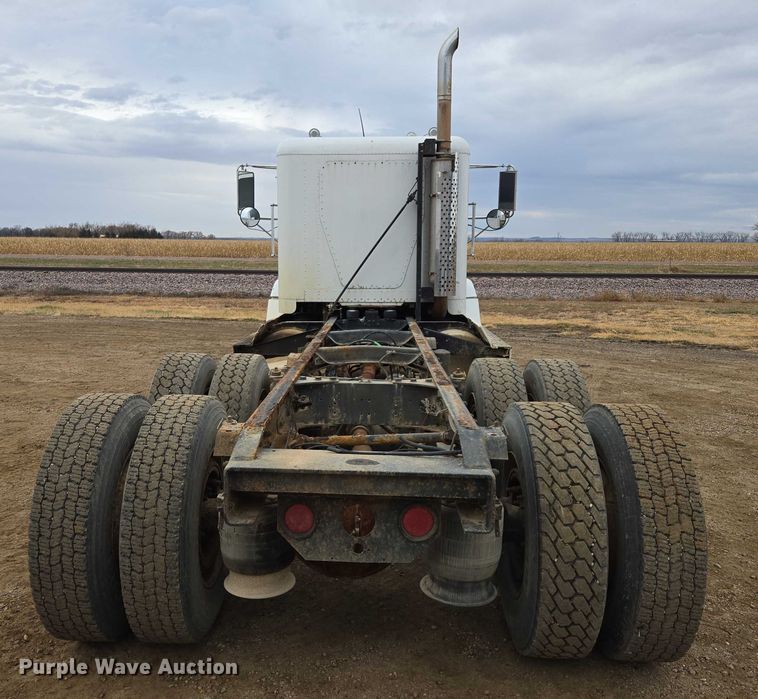 image for item EB1184 1992 Freightliner FLD truck cab and chassis