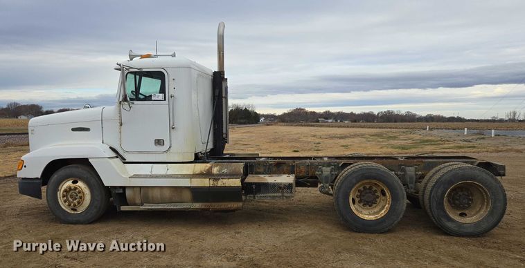 image for item EB1184 1992 Freightliner FLD truck cab and chassis