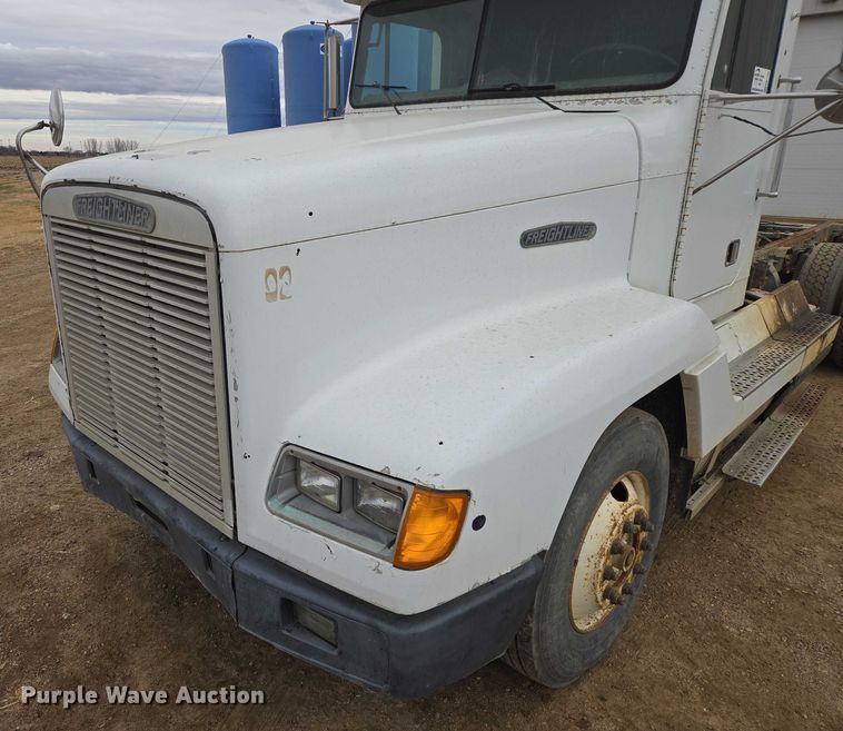 image for item EB1184 1992 Freightliner FLD truck cab and chassis