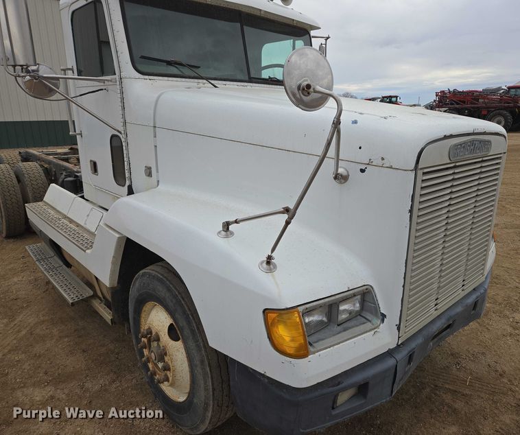 image for item EB1184 1992 Freightliner FLD truck cab and chassis