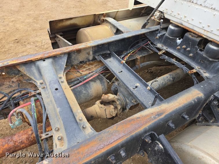 image for item EB1184 1992 Freightliner FLD truck cab and chassis