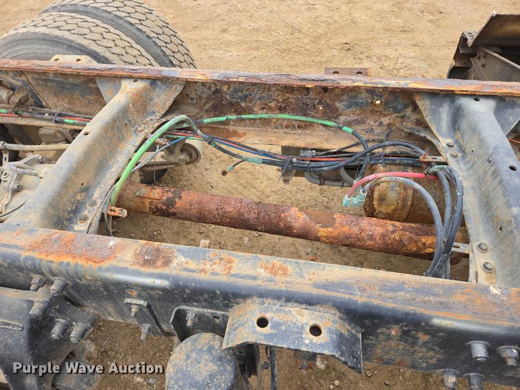 image for item EB1184 1992 Freightliner FLD truck cab and chassis