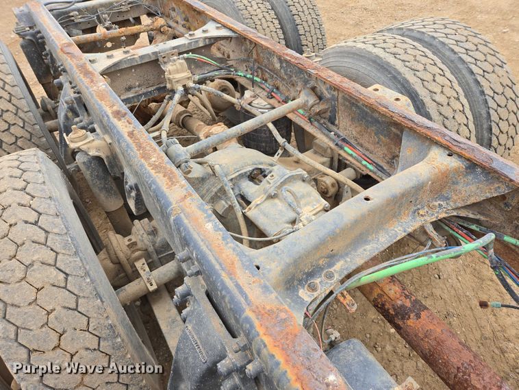 image for item EB1184 1992 Freightliner FLD truck cab and chassis