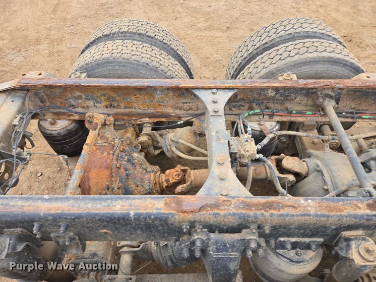 image for item EB1184 1992 Freightliner FLD truck cab and chassis