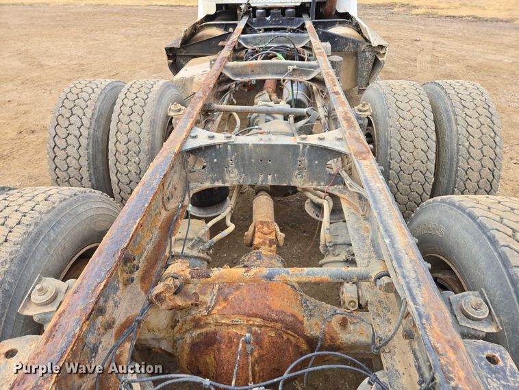 image for item EB1184 1992 Freightliner FLD truck cab and chassis