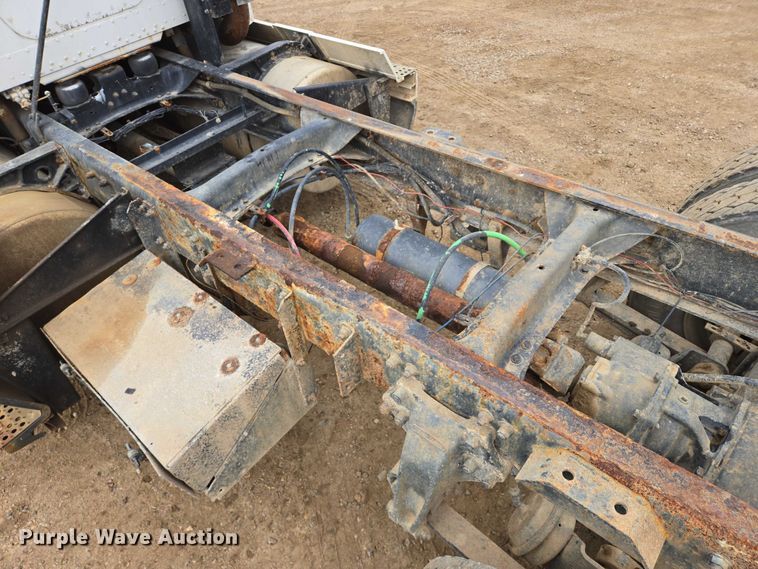 image for item EB1184 1992 Freightliner FLD truck cab and chassis