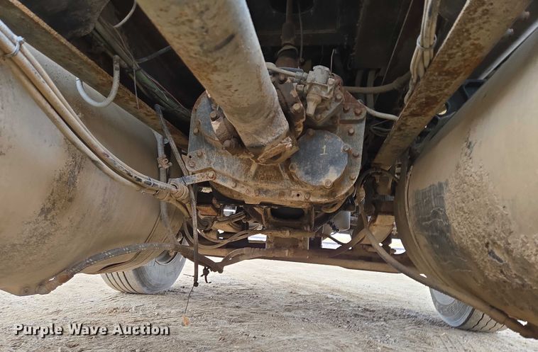 image for item EB1184 1992 Freightliner FLD truck cab and chassis