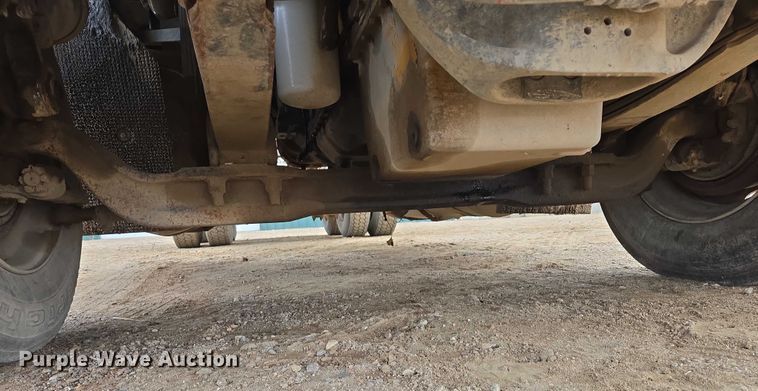 image for item EB1184 1992 Freightliner FLD truck cab and chassis