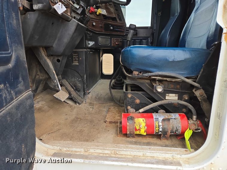 image for item EB1184 1992 Freightliner FLD truck cab and chassis