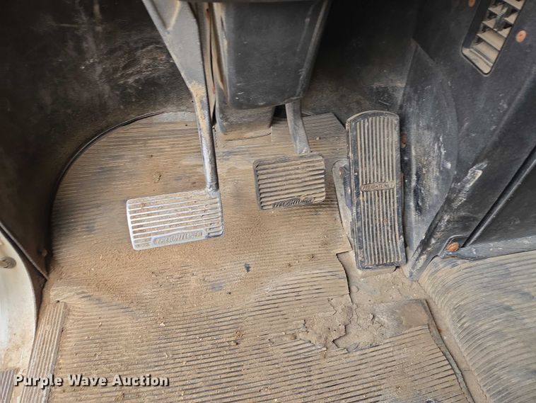 image for item EB1184 1992 Freightliner FLD truck cab and chassis