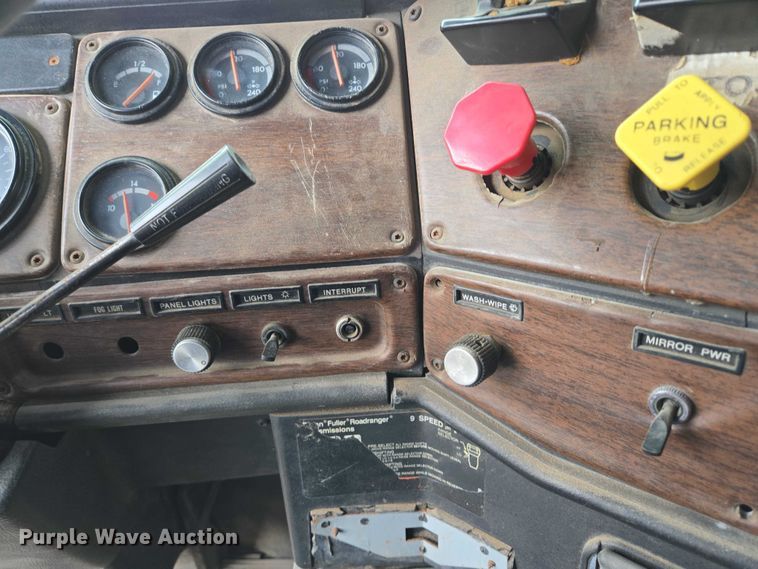 image for item EB1184 1992 Freightliner FLD truck cab and chassis