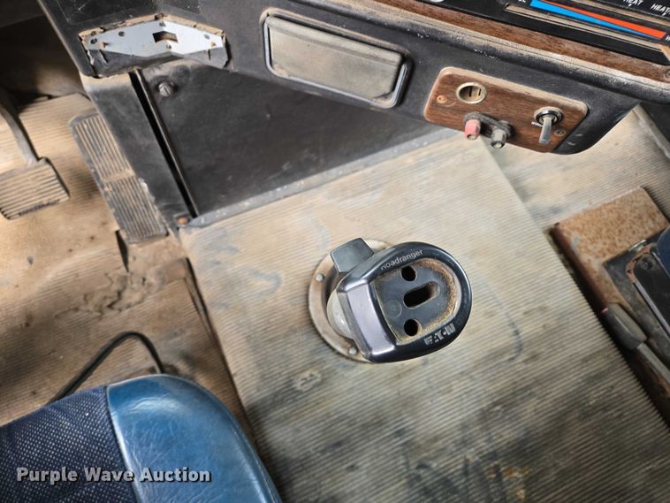 image for item EB1184 1992 Freightliner FLD truck cab and chassis