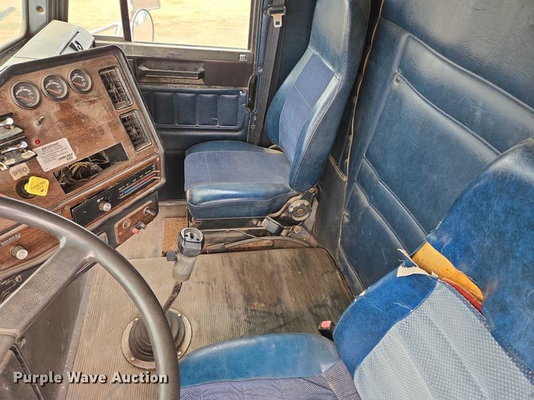 image for item EB1184 1992 Freightliner FLD truck cab and chassis