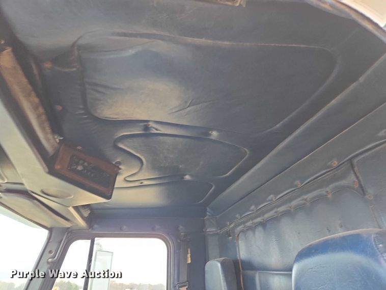 image for item EB1184 1992 Freightliner FLD truck cab and chassis