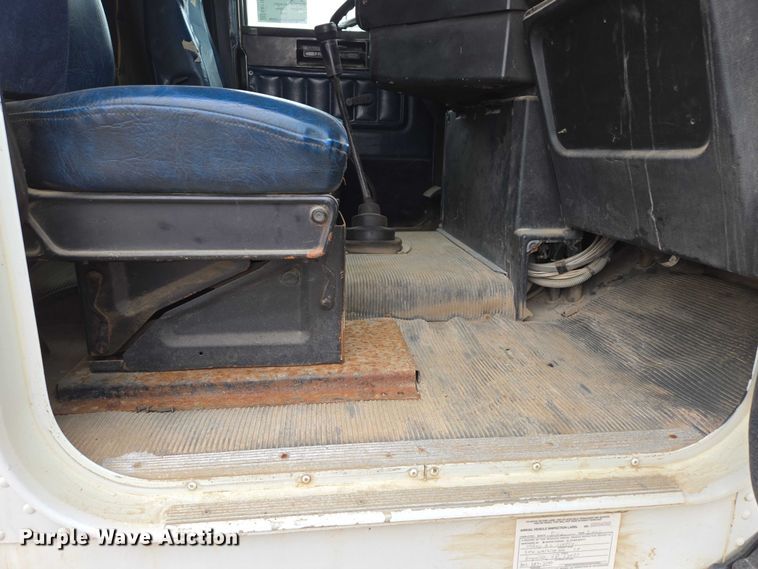 image for item EB1184 1992 Freightliner FLD truck cab and chassis