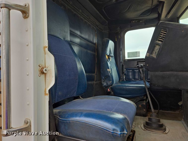 image for item EB1184 1992 Freightliner FLD truck cab and chassis