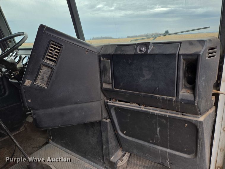 image for item EB1184 1992 Freightliner FLD truck cab and chassis