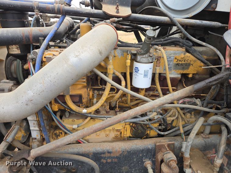 image for item EB1184 1992 Freightliner FLD truck cab and chassis