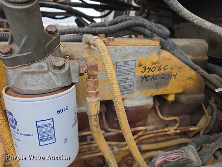 image for item EB1184 1992 Freightliner FLD truck cab and chassis