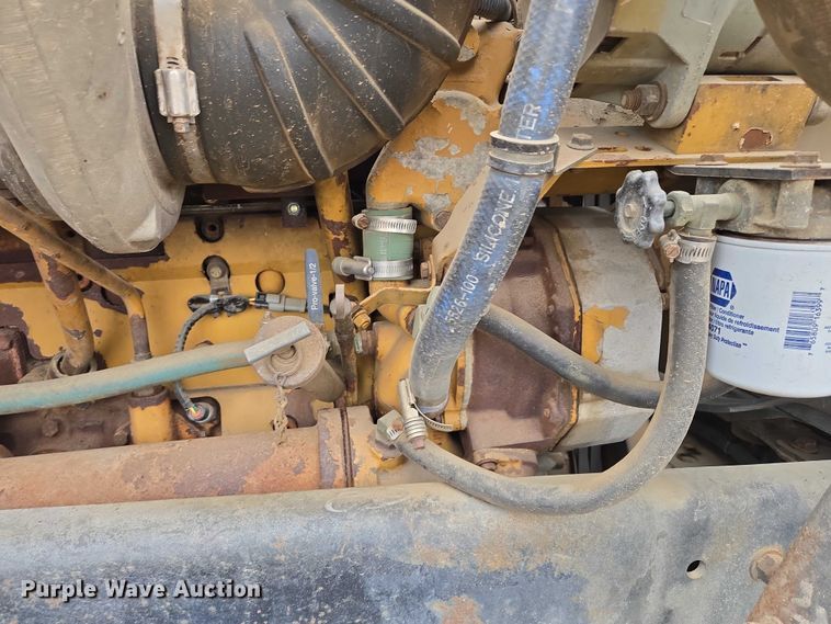 image for item EB1184 1992 Freightliner FLD truck cab and chassis