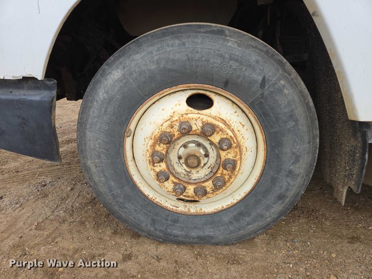 image for item EB1184 1992 Freightliner FLD truck cab and chassis