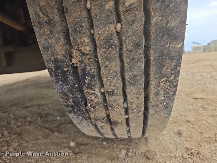 image for item EB1184 1992 Freightliner FLD truck cab and chassis