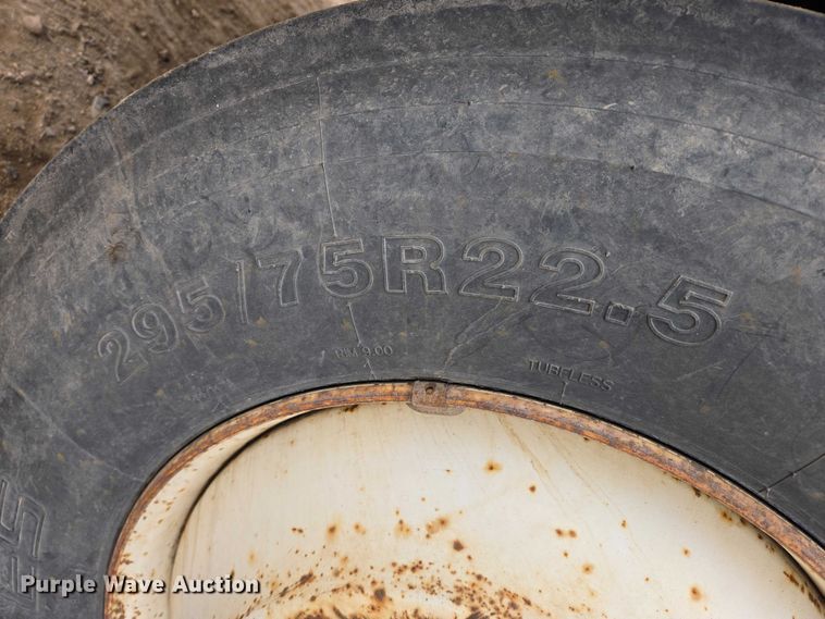 image for item EB1184 1992 Freightliner FLD truck cab and chassis