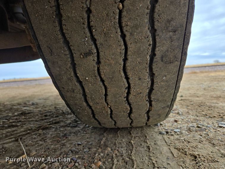 image for item EB1184 1992 Freightliner FLD truck cab and chassis