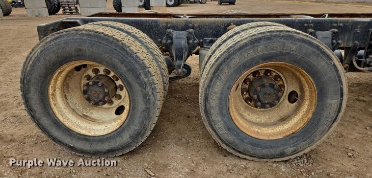 image for item EB1184 1992 Freightliner FLD truck cab and chassis