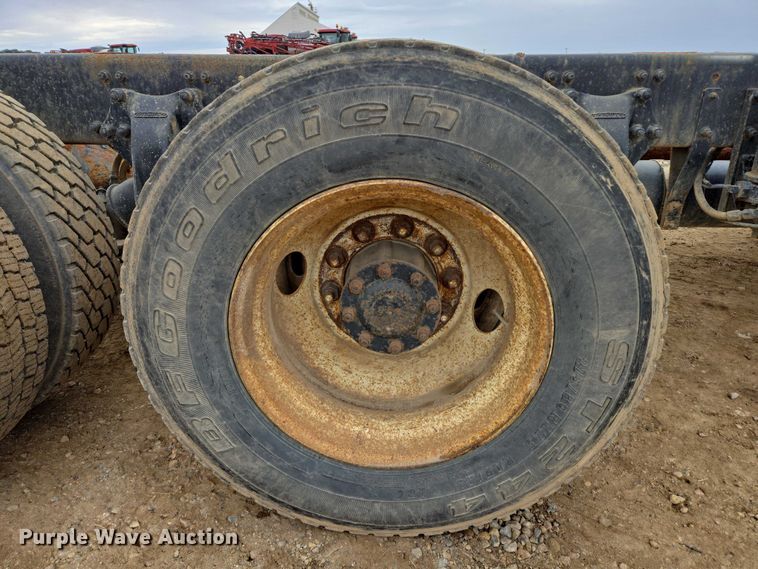 image for item EB1184 1992 Freightliner FLD truck cab and chassis