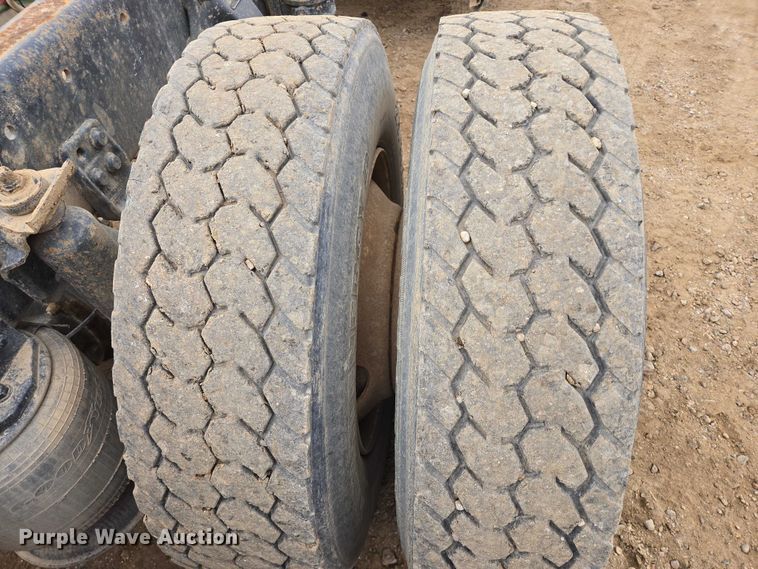 image for item EB1184 1992 Freightliner FLD truck cab and chassis