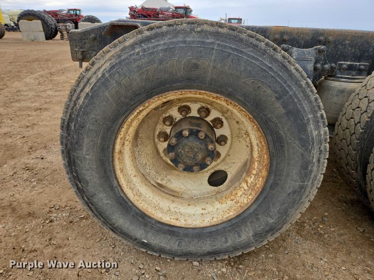 image for item EB1184 1992 Freightliner FLD truck cab and chassis