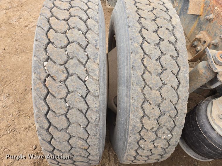 image for item EB1184 1992 Freightliner FLD truck cab and chassis